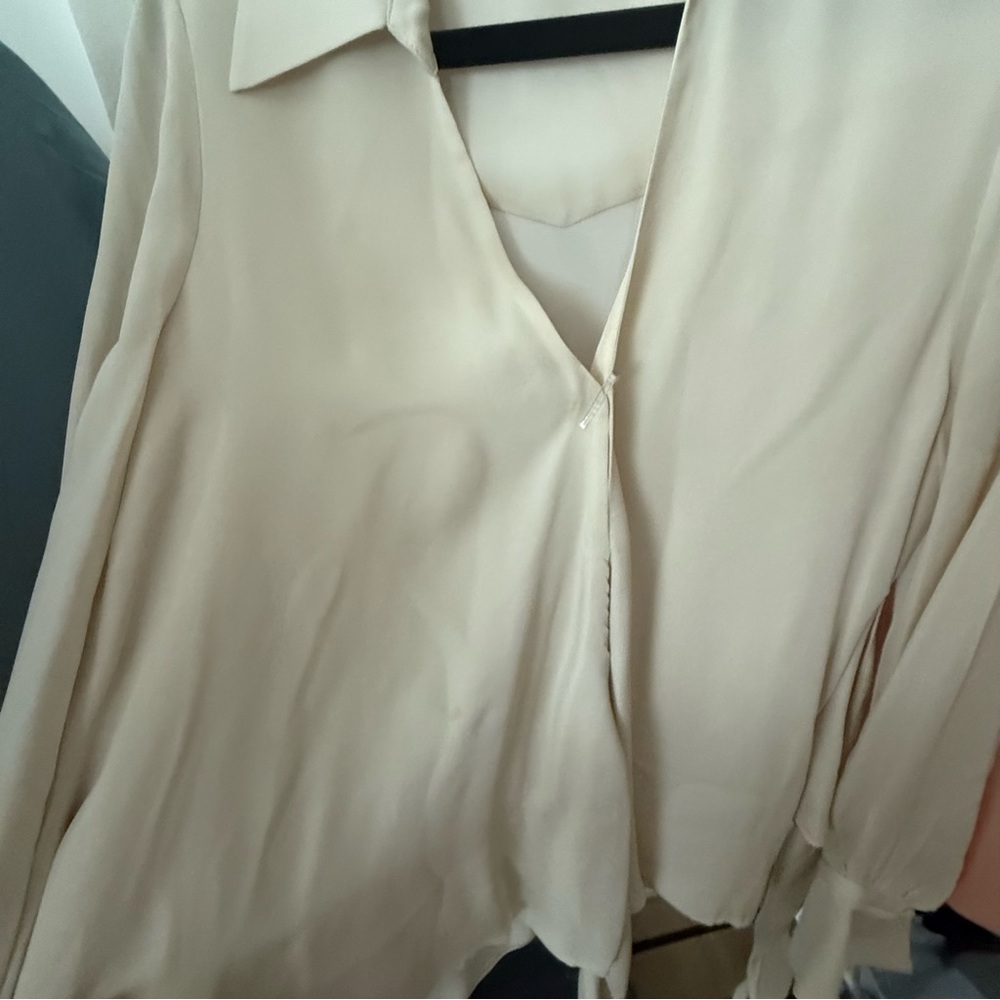 Haute Hippie Cream Silk Wrap Blouse with Tie Detail Fits S/M size XS - Picture 5 of 12